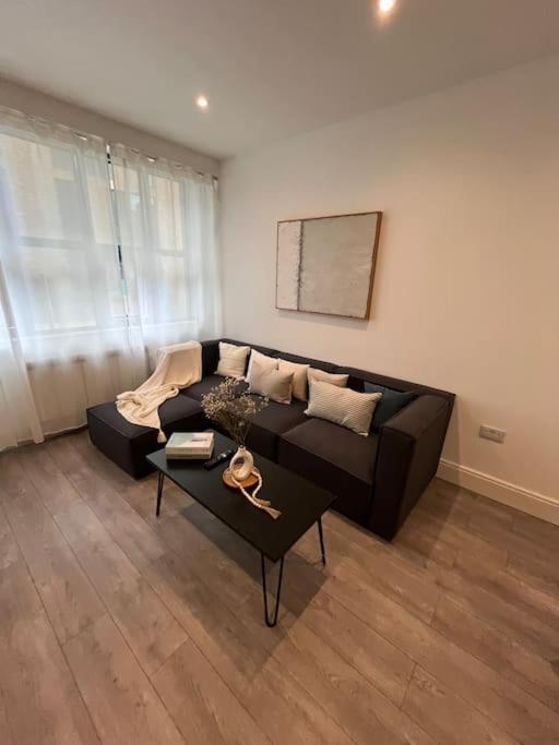 Apartment 30 Minutes To London *
